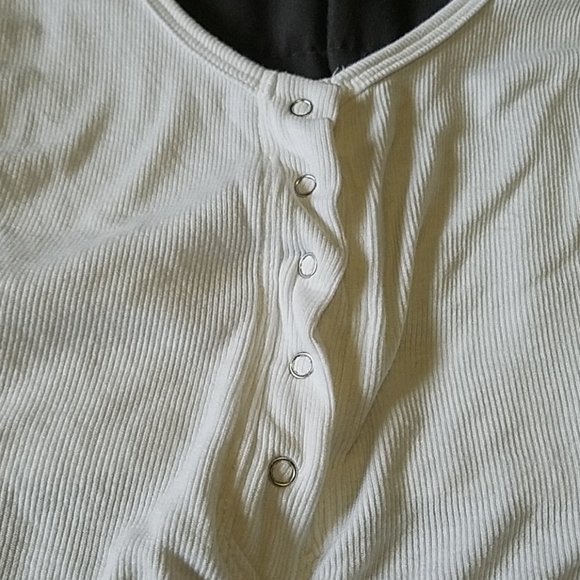 Southern Alternative Ribbed Crop Top - Picture 3 of 4